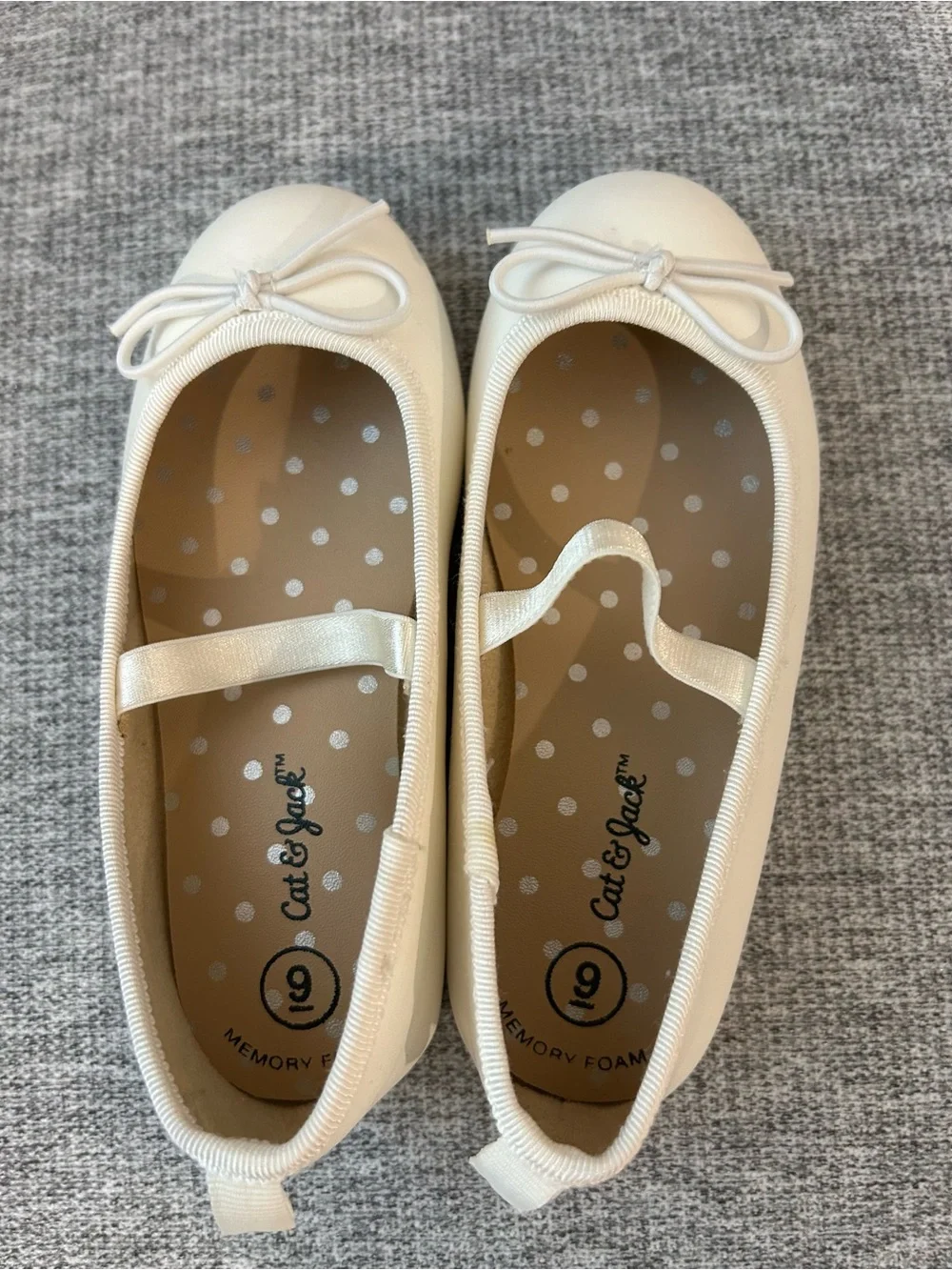 Cat & Jack Girls Ballet Flat Shoes w/elastic strap Size 9